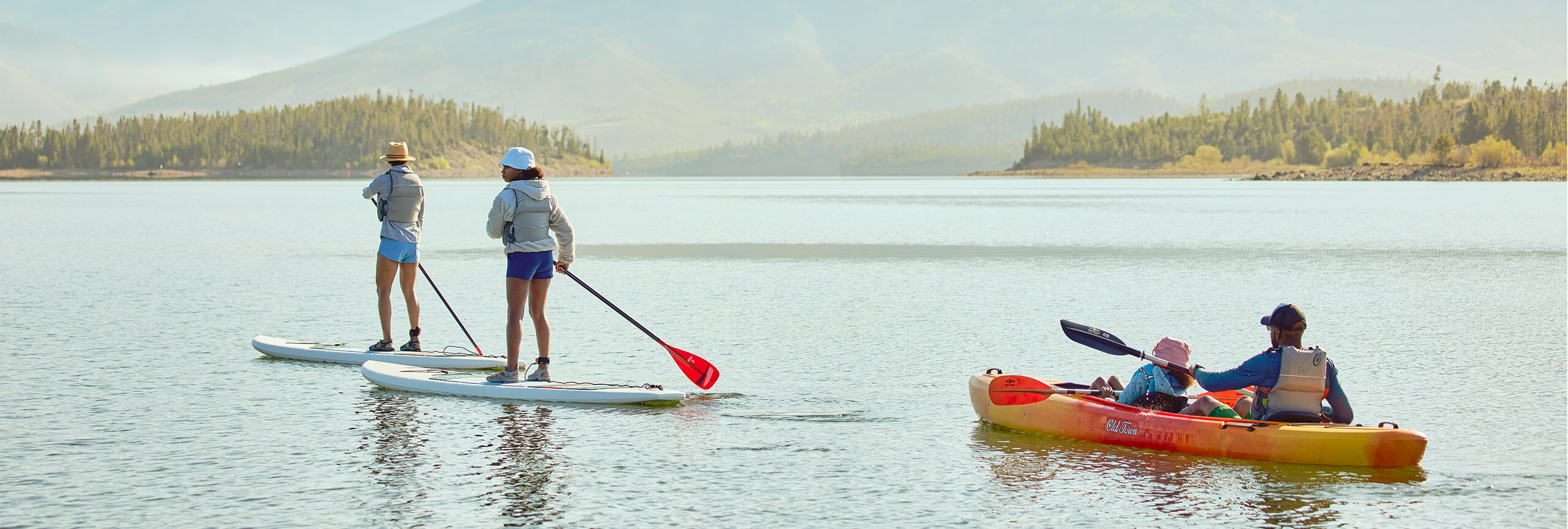 Stand up paddle boarders and people in kayak on Dillon Reservoir